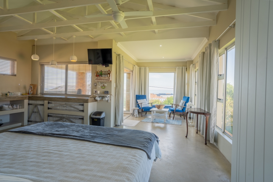 5 Bedroom Property for Sale in Kidds Beach Eastern Cape